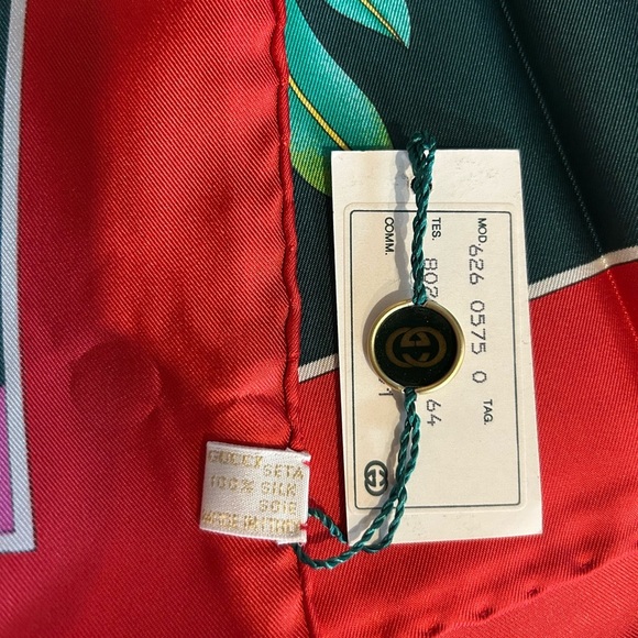NWT Gucci Red Floral Silk Scarf - Picture 5 of 6